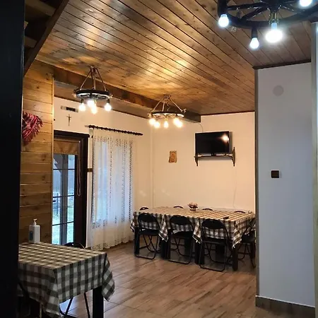 Pensiunea Pastravul De Aur Lodge *